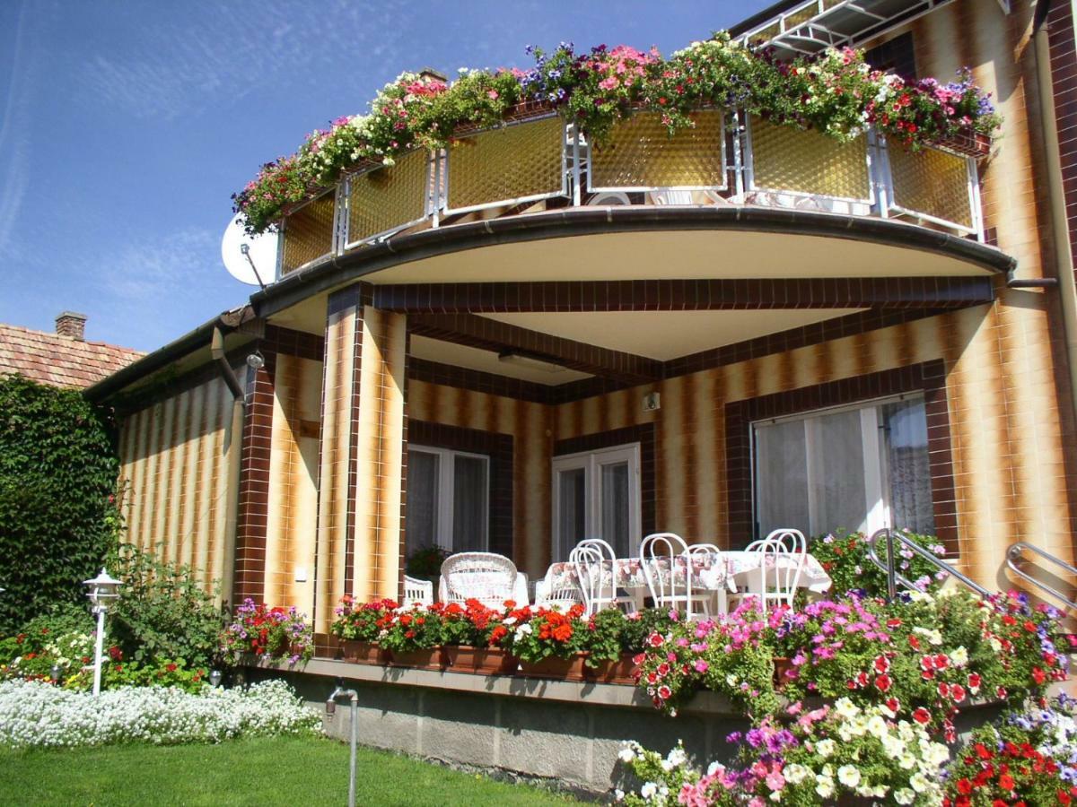 Amalia Apartman ギュラ エクステリア 写真